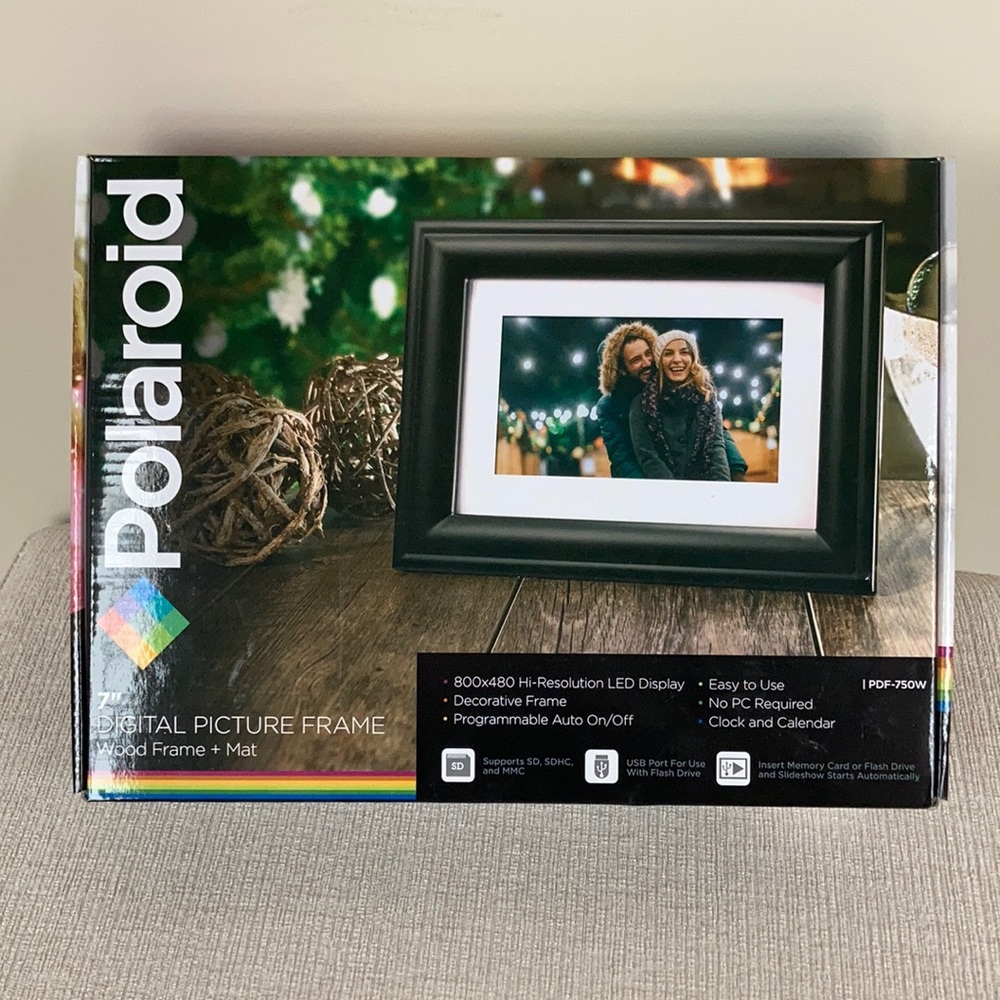 NIB Polaroid 7 inch digital picture frame